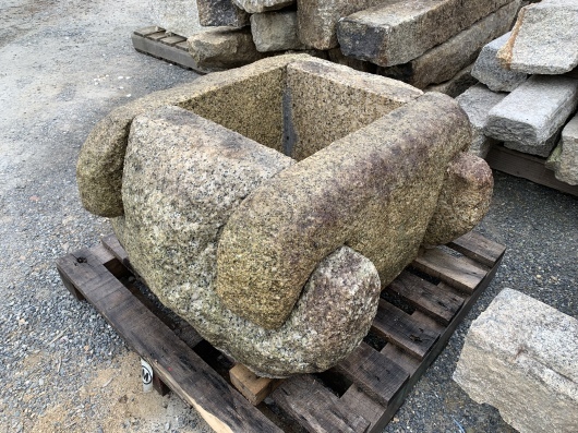 白川石製角井筒 白川石製角井筒