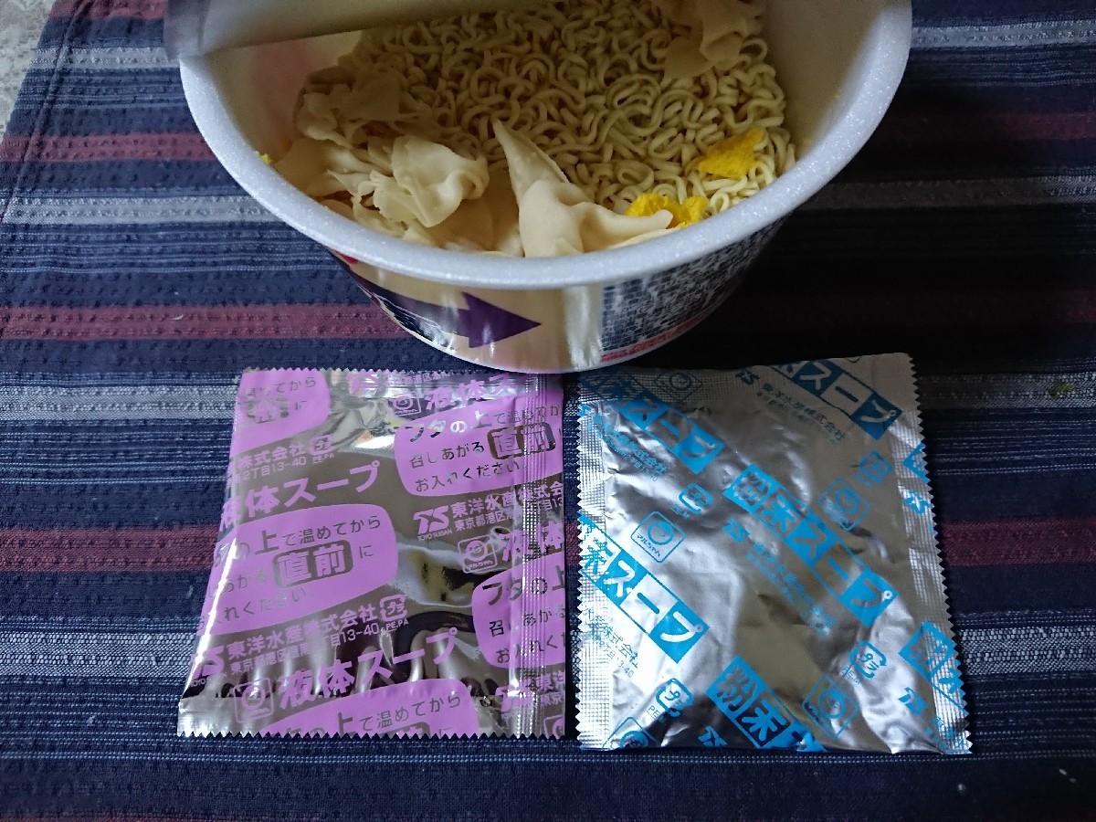 12/10 サッポロクラシック富良野 & かきたねキッチン和風だしカレー & マルちゃん 激めん豆乳担々麺_b0042308_01142844.jpg