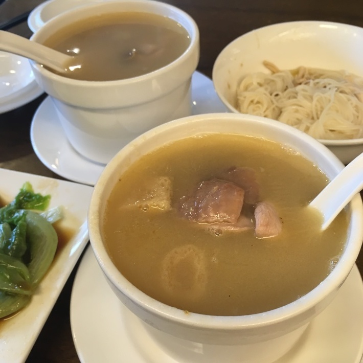 薬膳 養生鶏スープ「御膳煲」（南京三民）台北 : そこはかノート