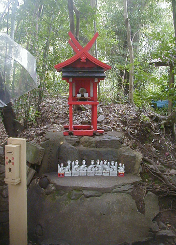 ●神社の造形―大山弁財天、稲荷の狐像_d0053294_01030847.jpg