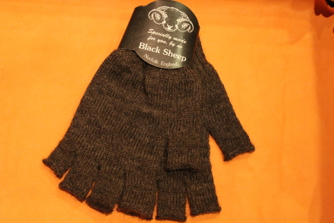 重宝する「Black Sheep」 \"Fingerless Glove\" ご紹介_f0191324_07162854.jpg