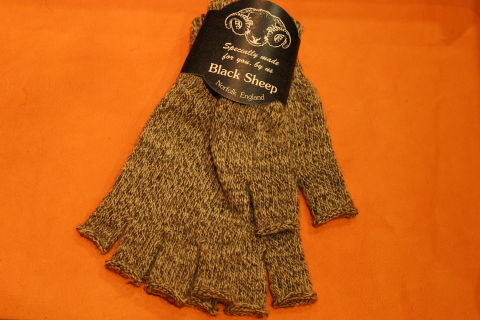 重宝する「Black Sheep」 \"Fingerless Glove\" ご紹介_f0191324_07163519.jpg