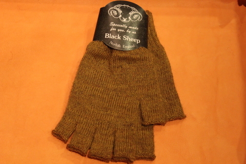 重宝する「Black Sheep」 \"Fingerless Glove\" ご紹介_f0191324_07171467.jpg