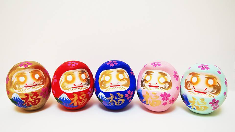渋谷東急東横店にて幸せを運ぶ縁起物 はっぴーだるま 販売 A Day In The Life 渋谷東急東横店にて幸せを運ぶ縁起物 はっぴーだるま 販売 A Day In The Life