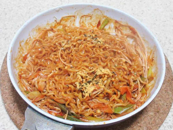 【三養】 チーズプルタク炒め麺_c0152767_21373515.jpg
