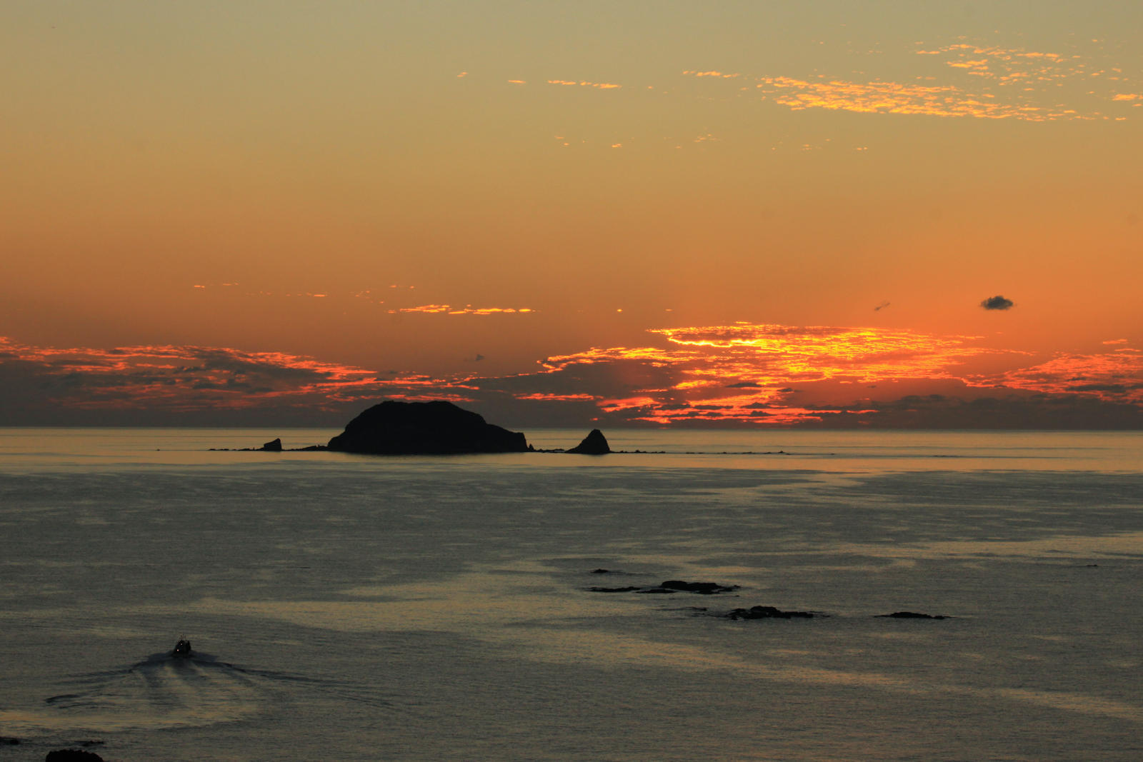 小森海岸の夕暮れ。_c0368903_20180166.jpg