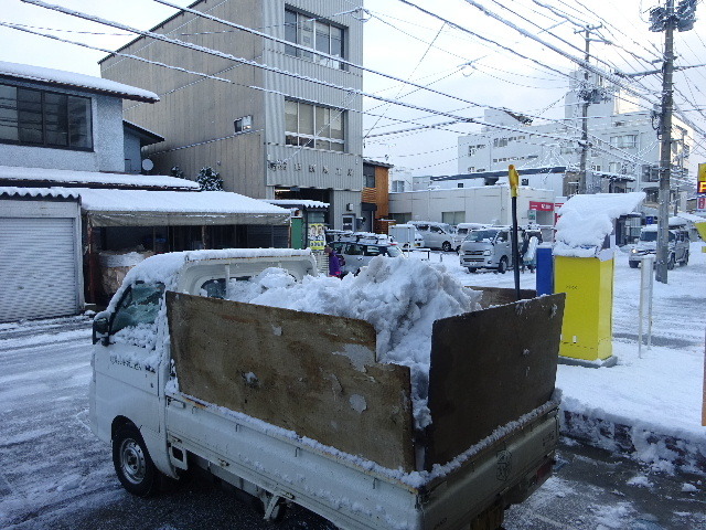 盛岡、再びの積雪･･･｡12月にしては雪が多いなあ。_f0105112_04524867.jpg