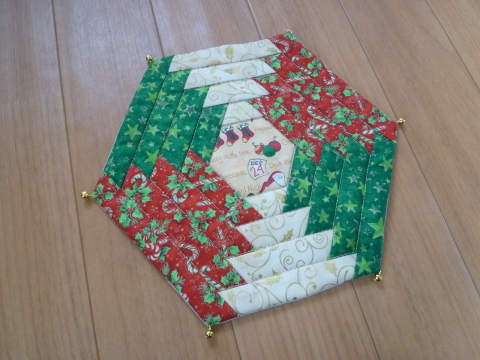 クリスマスのミニ作品（六角形のログキャビン）_d0146162_09255485.jpg