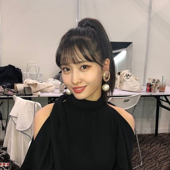 TWICE モモ、セクシーなミニドレス姿で美脚をアピール…長すぎる脚に本人もビックリ？！_d0257568_21540417.jpg