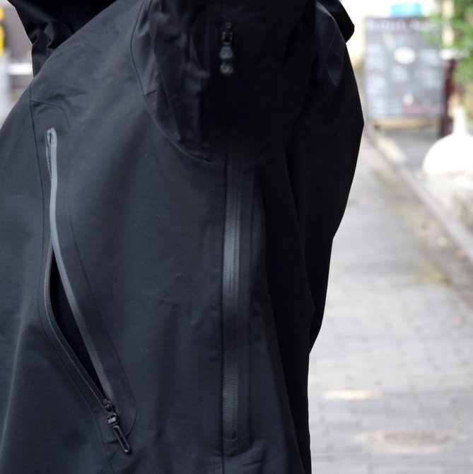 DESCENTE ALLTERRAIN(オルテライン)/ACTIVE SHELL JACKET_d0158579_16225922.jpg