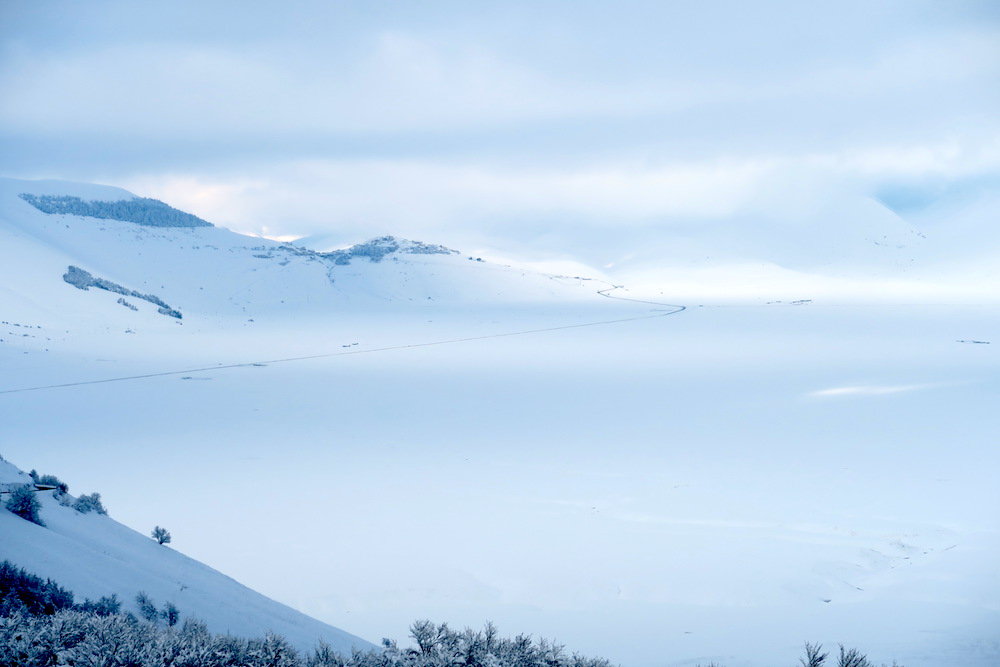 雪のシビッリーニ山脈はらはらドライブ_f0234936_7565410.jpg