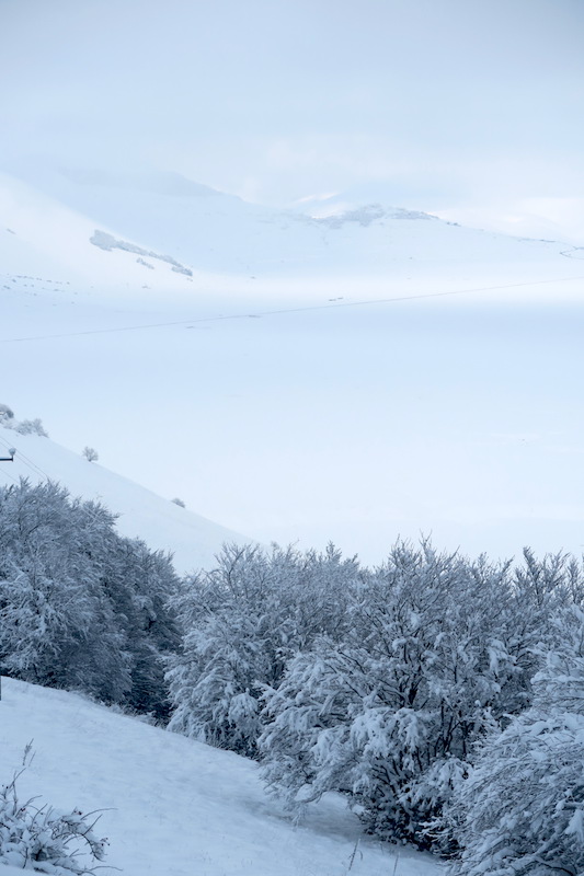 雪のシビッリーニ山脈はらはらドライブ_f0234936_7593153.jpg