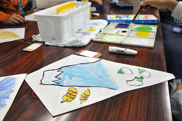 児童画クラス「凧に絵を描こう！」_b0212226_17240365.jpg