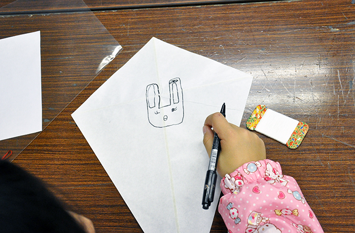 児童画クラス「凧に絵を描こう！」_b0212226_17364528.jpg