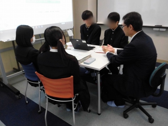 「紙のアートミュージアム事業」は市内企業をスポンサーに! 高校生のアイデア・提案が新鮮だった富士市立高校での議会報告会_f0141310_07404648.jpg
