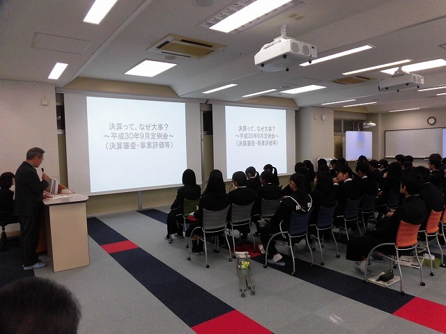「紙のアートミュージアム事業」は市内企業をスポンサーに! 高校生のアイデア・提案が新鮮だった富士市立高校での議会報告会_f0141310_07414680.jpg
