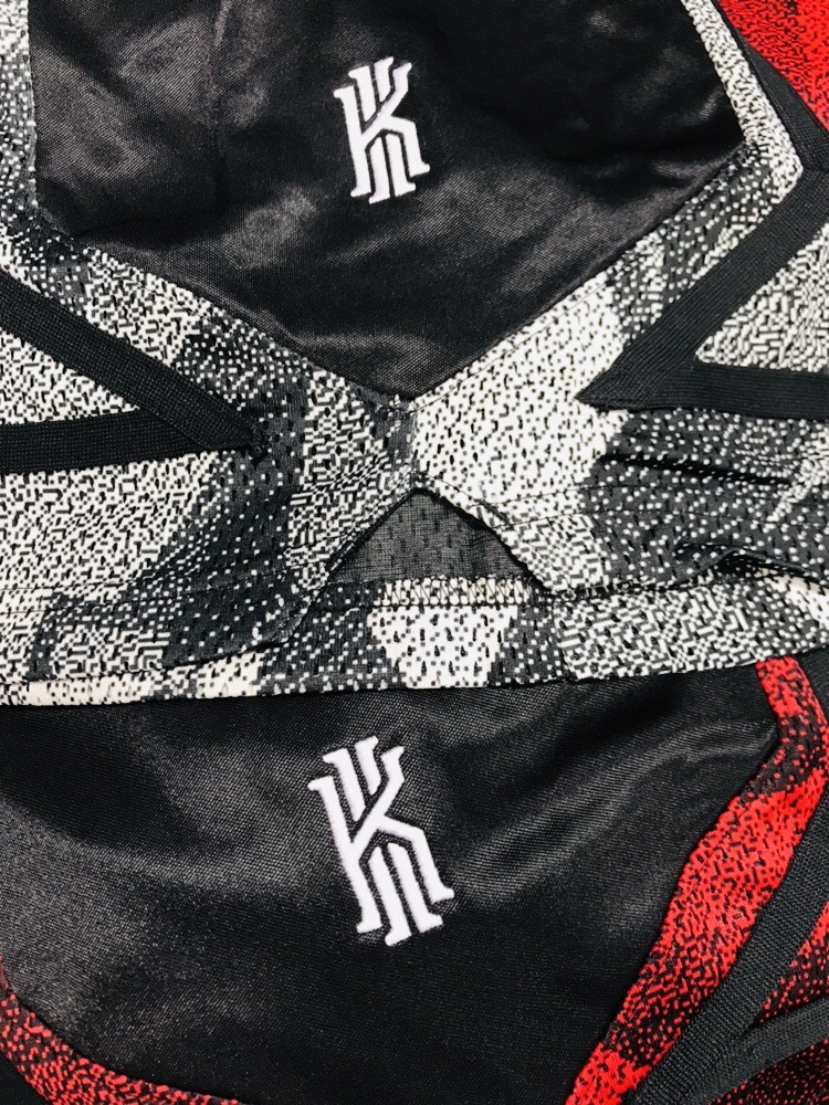 NIKE ナイキ Kyrie Irving Tee/ELETEバスパン 【M】 NIKE ナイキ Kyrie Irving NIKE Kyrie Irving Tee/ELETEバスパン Tee