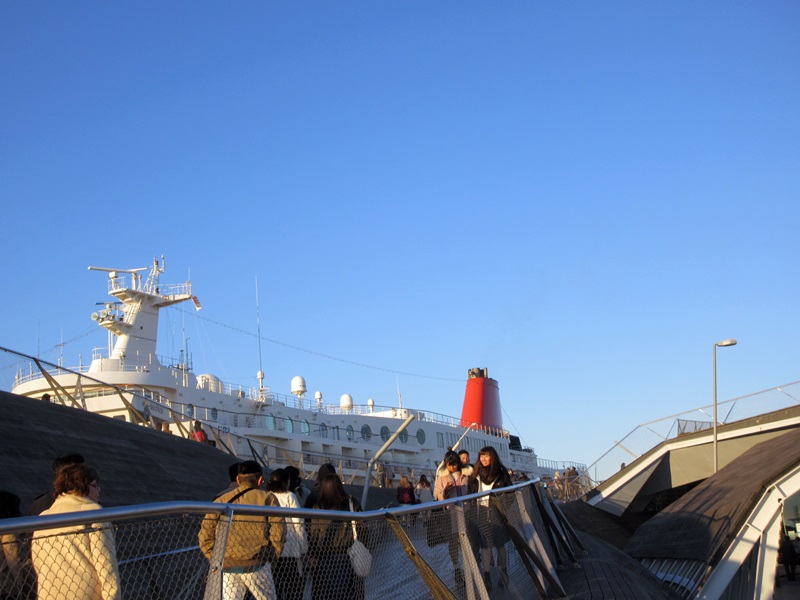 【にっぽん丸クリスマスクルーズ2018】旅の始まりは大桟橋_b0009849_1054110.jpg