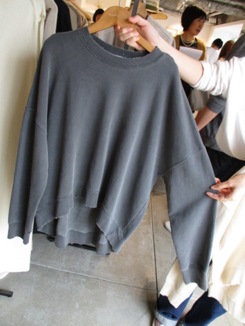 TODAYFUL　次回入荷予定☻ Round Hem Sweat_e0076692_17503110.jpg