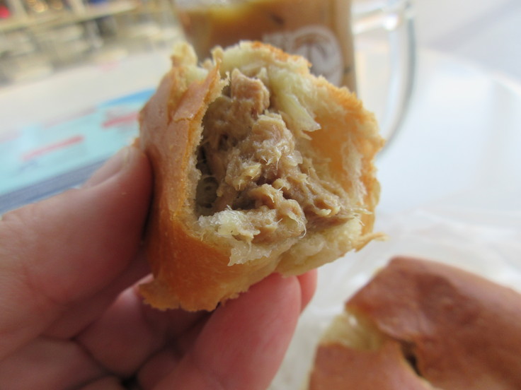 カレーパンとツナパン。Serangoon Garden Bakery & Confectionery_c0212604_2059401.jpg