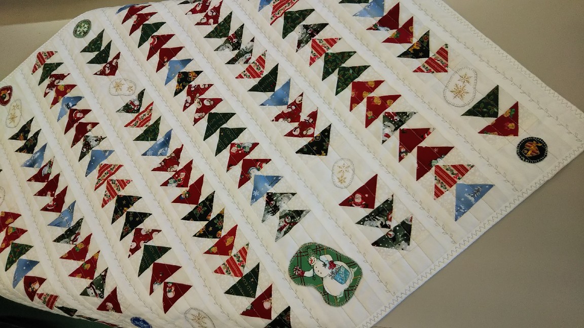 販売 妻の手作り作品 パッチワークキルトのタペストリー“なつかしの