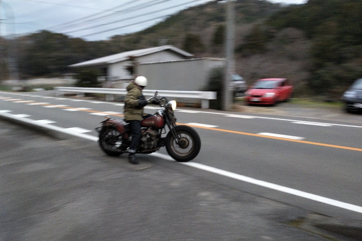 今日は開店の10:05分か..._a0159215_00345937.jpg