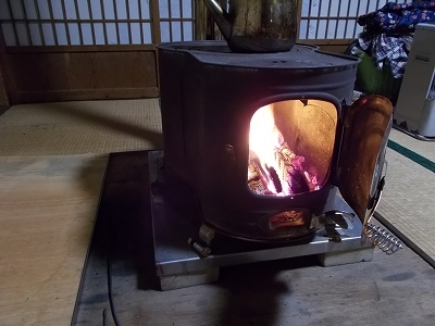 薪ストーブとシーリングファン。_a0118461_05490130.jpg