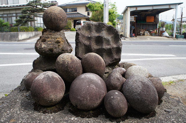 歳時記:巨石と神社と十三塚な5月(平尾十三塚・入定塚、藤ヶ谷十三塚、山梨丸石道祖神、、) 2016年_b0116271_21204751.jpg