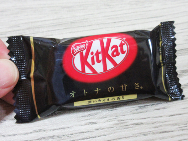 【Nestle】Kit Kat オトナの甘さ 濃いカカオの香り_c0152767_21511631.jpg