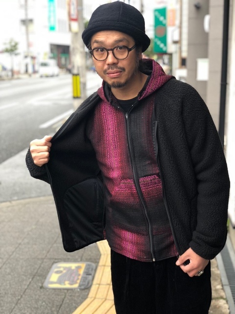 オールブラックのスタイリングの挿し色で。_c0167336_13384165.jpg