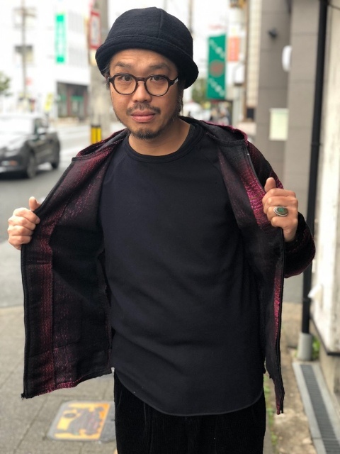 オールブラックのスタイリングの挿し色で。_c0167336_13392946.jpg