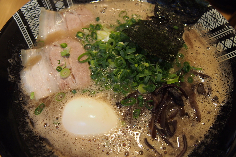 【豚骨カプチーノ？？】博多ラーメン 一双_b0008655_16491991.jpg