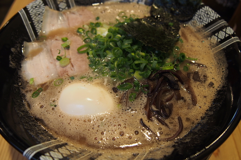 【豚骨カプチーノ？？】博多ラーメン 一双_b0008655_16510323.jpg
