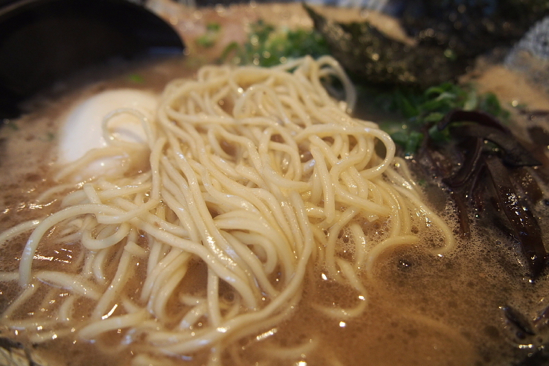 【豚骨カプチーノ？？】博多ラーメン 一双_b0008655_16533309.jpg