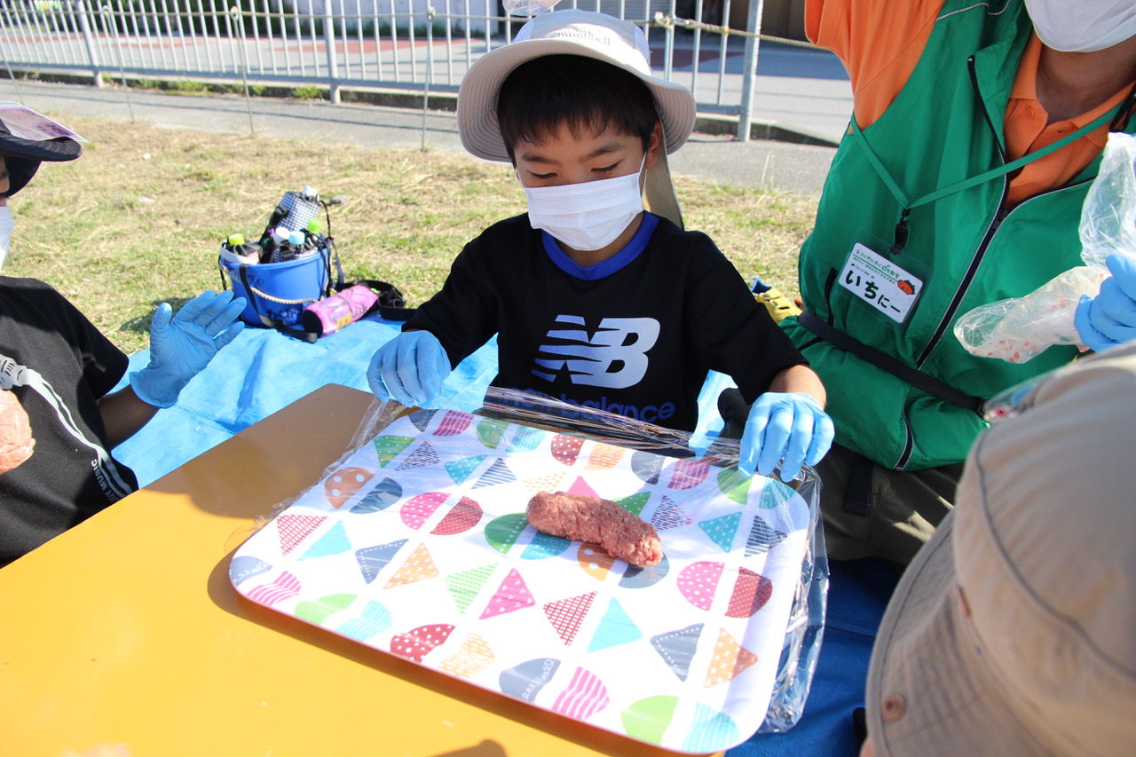 冬のほくほくキャンプ〔１日目〕いただきまーす！作りたて、焼きたて、あっつあつのピザが出来上がりました。_d0363878_22433978.jpg