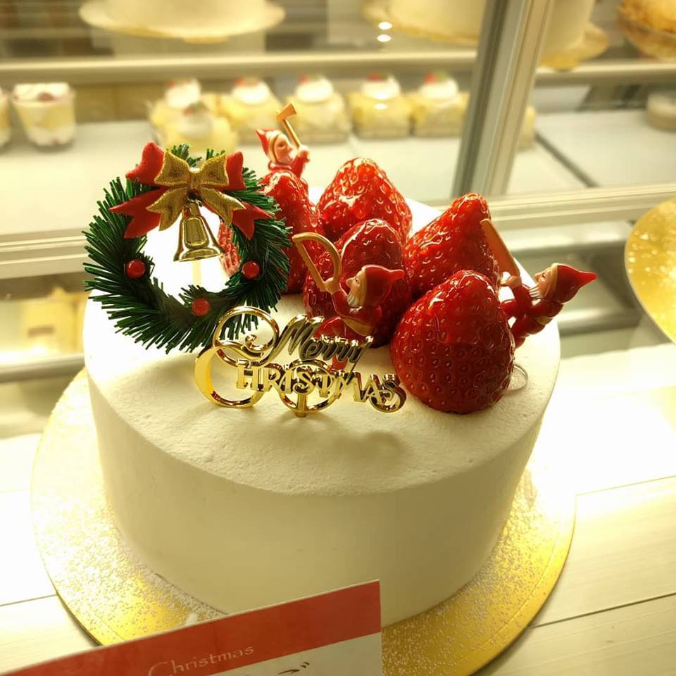 クリスマスケーキあります☆_d0140817_06043335.jpg