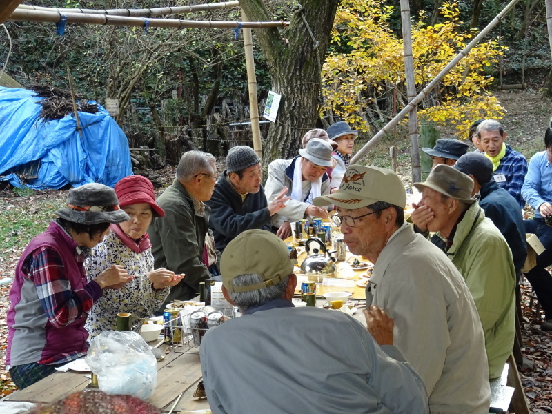 孝子の森で「交流忘年会」_c0108460_18401219.jpg