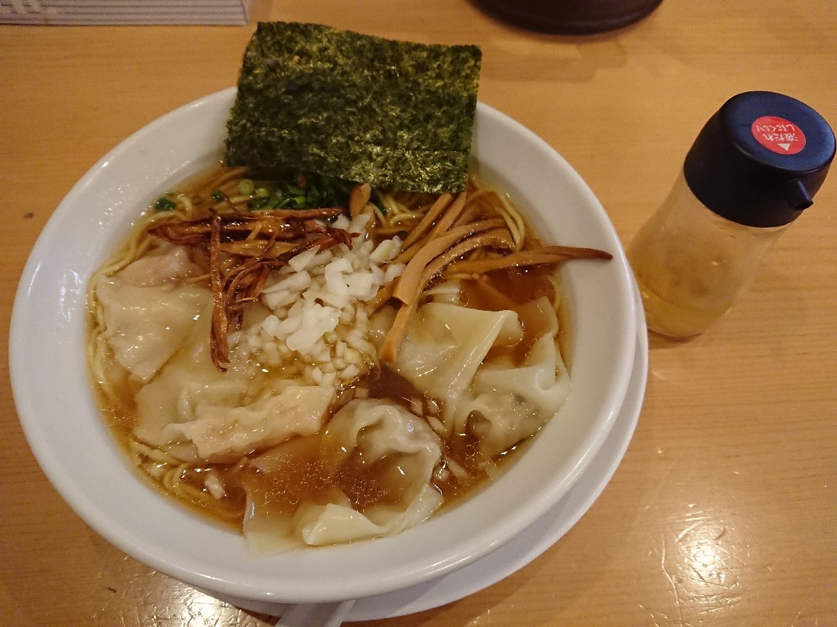 12/24 新橋纒高幡不動店 鶏がらスープのワンタン麺 ¥880_b0042308_19133739.jpg