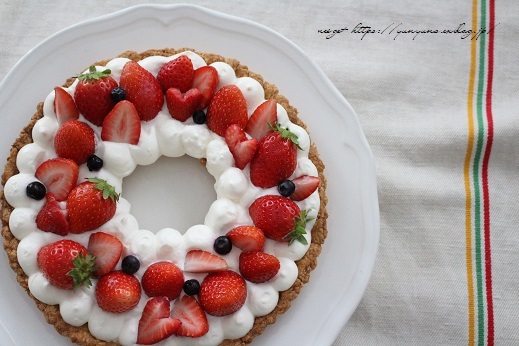 メリークリスマス！娘の手作りケーキはいちごのリースタルト♪_f0023333_21382608.jpg