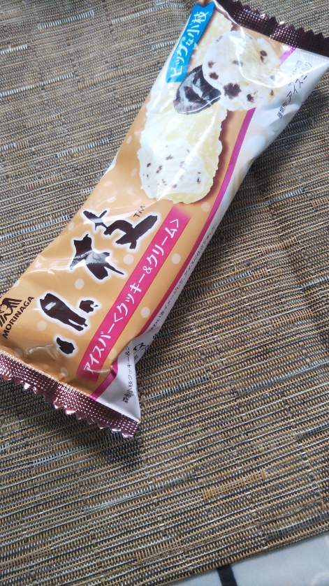 小枝アイスバー クッキー&クリーム_f0076001_2254428.jpg