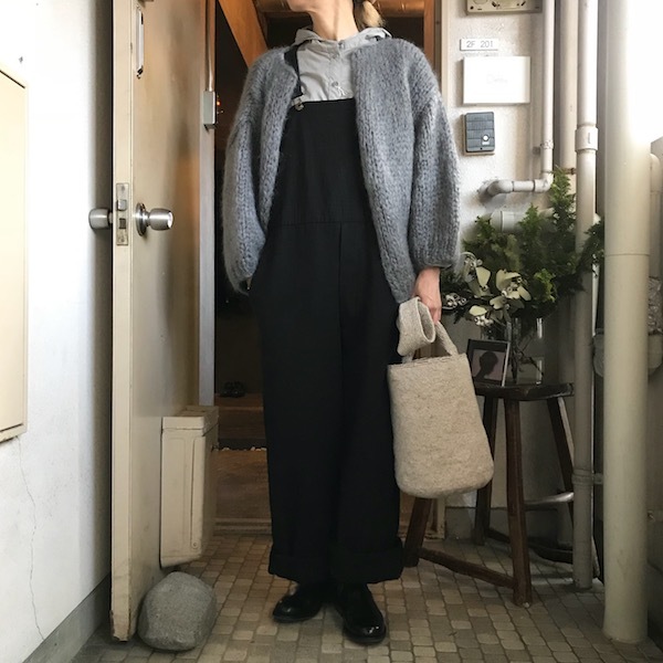 オーバーオール と カーディガン_d0364239_19271773.jpg