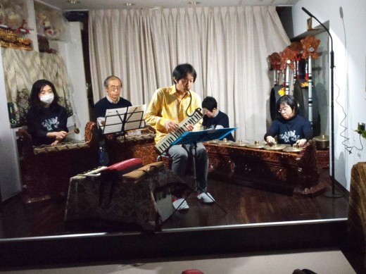 満員御礼スタジオライブ 鍵盤ハーモニカそしてガムラン_e0017689_21381068.jpg