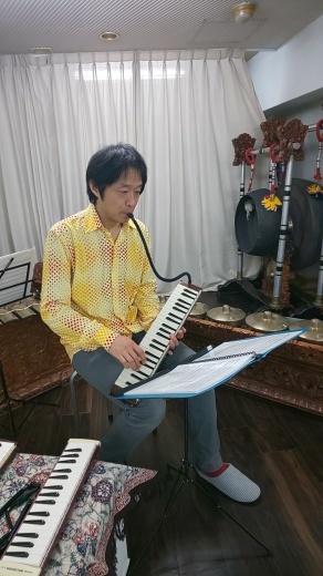 満員御礼スタジオライブ 鍵盤ハーモニカそしてガムラン_e0017689_21563834.jpg