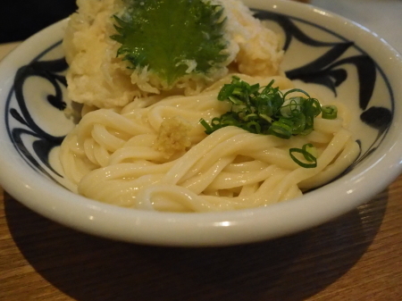 休日、開店時間に間に合う様に起きられたので美味しい饂飩を食べに（饂飩：みやの家）_d0245240_03113457.jpg