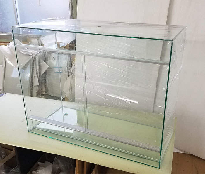 大型ガラスケージ出荷と年末のごあいさつ_d0376039_16143185.jpg