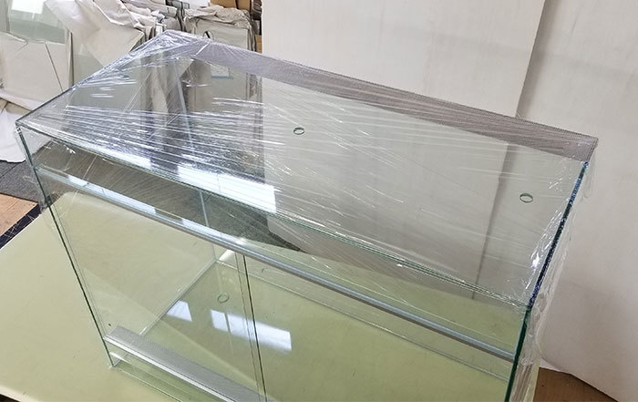大型ガラスケージ出荷と年末のごあいさつ_d0376039_16143920.jpg