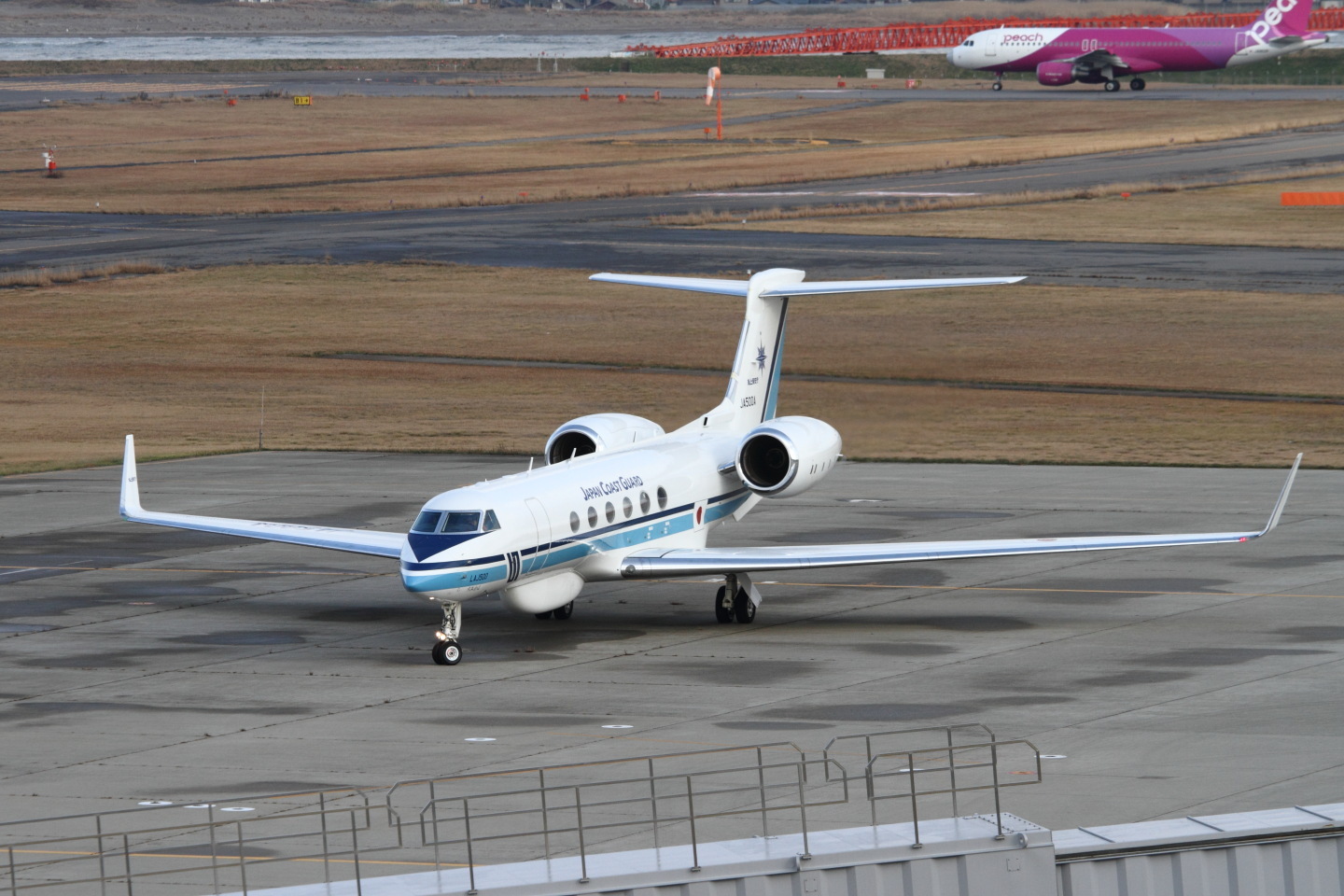 新潟空港 2018/12/21 : 偽プリーストぶろぐ 新潟空港 2018/12/21 : 偽プリーストぶろぐ