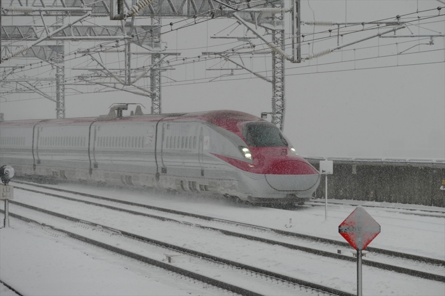 新幹線郡山駅新幹線乗り場「こまち号」_d0106628_18004591.jpg