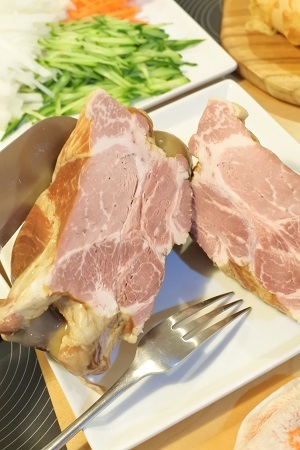 自然派王国 高座豚手造りハム 骨付きハム マキパン Homebake パンとお菓子と時々ワイン