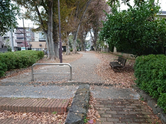 11/22 境浄水場引込線跡地を歩く_b0042308_03064998.jpg